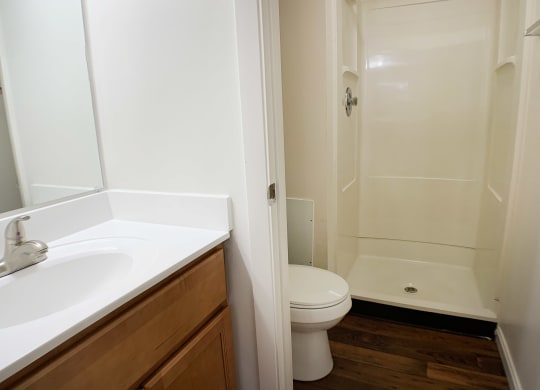 Luxurious Bathroom at Wyndemere Apartments, Franklin, OH