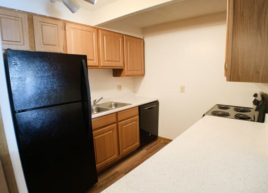 Fully Furnished Kitchen at Wyndemere Apartments, Franklin, OH, 45005