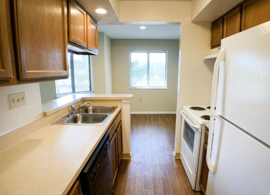 Kitchen at Deercross Apartments, Cincinnati, OH, 45236