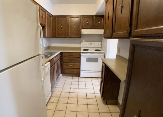 Indian Lookout Kitchen with appliances at Indian Lookout Apartments, Ohio