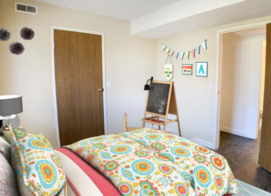 Virtual bedroom at Quail Meadow Apartments, Cincinnati, OH, 45240