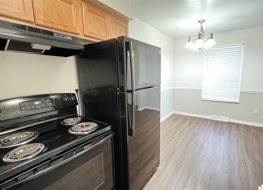 kitchen with black appliances at Walnut Creek Townhomes, OH