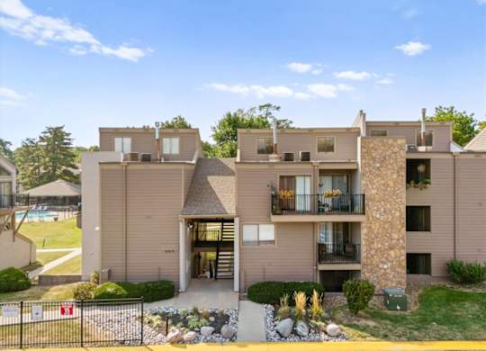 Modern apartment complex at Bremerton Park Apartment Homes , Kansas