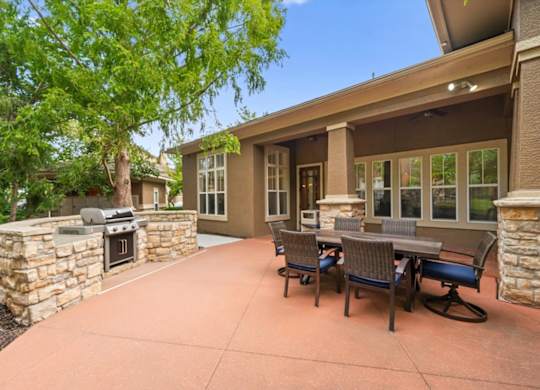 Outdoor Grill And Patio at Stonepost Lakeside Apartment Homes, Olathe