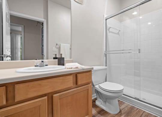 Large Bathroom at Deer Creek Apartment Homes