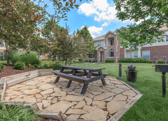 Seating area at Creekside Apartments, Kansas