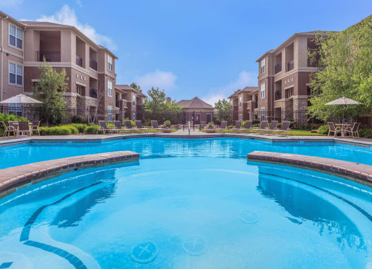 A clear and clean swimming pool at Stonepost Lakeside in Olathe, Kansas.