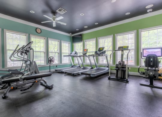 Gym at Wynnewood Farms Apartments, Kansas, 66209