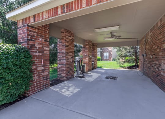Exterior area at Wynnewood Farms Apartments, Kansas, 66209