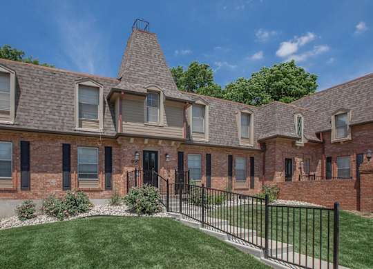The exterior of an apartment building at Louisburg Square Apartments & Townhomes in Overland Park, KS.