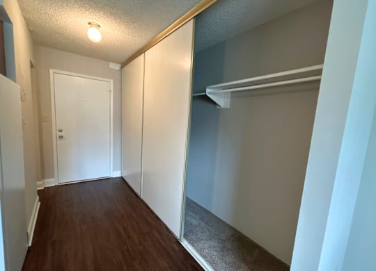 Classic Studio - Entry and Closet