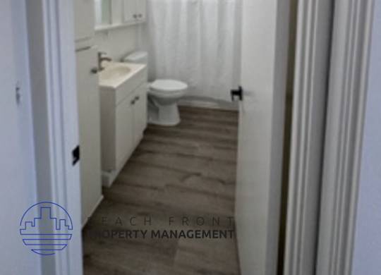 A bathroom with a toilet, sink, and bathtub.