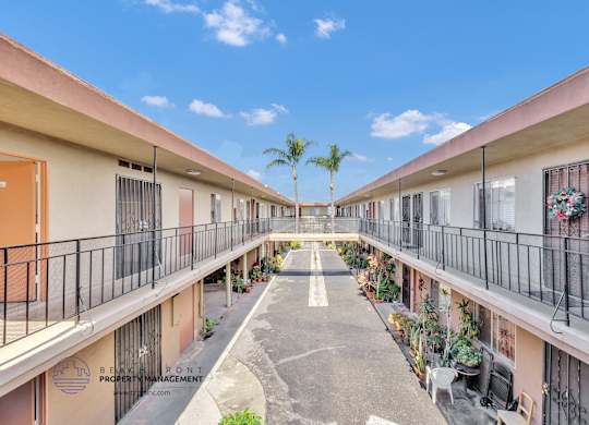 A sunny day at the Best Front Property Management apartment complex.