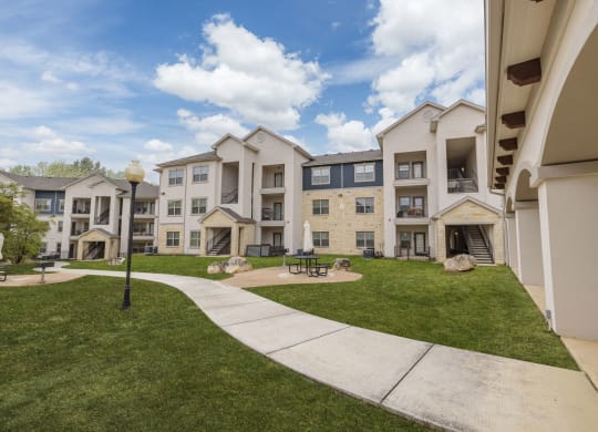 the preserve at ballantyne commons apartments courtyard and exterior