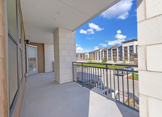 the preserve at ballantyne commons balcony views of the courtyard and apartment buildings