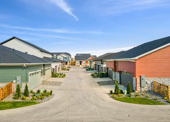 A row of houses with driveways in front.