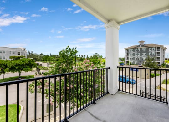 additional photo for property listing at chic digs with room to stretch out in the village 22 car