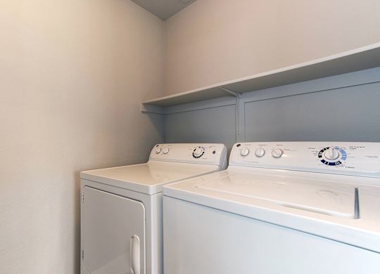 washer & dryer in apartments in webster tx