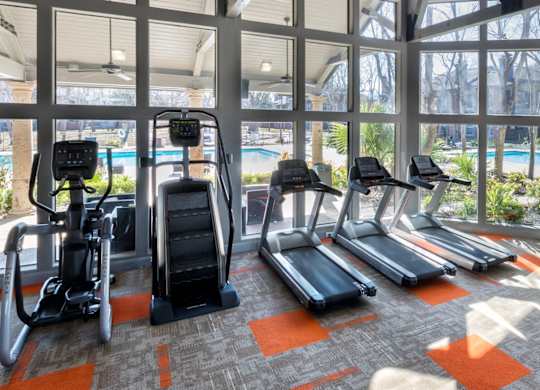 fitness center in apartments near clear lake