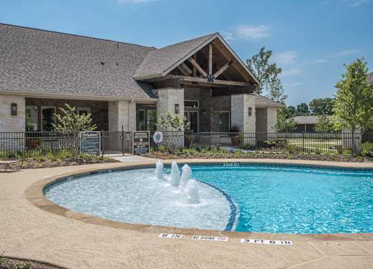 A pool with a fountain in the middle of it.