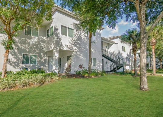 laurel at altamonte building exterior