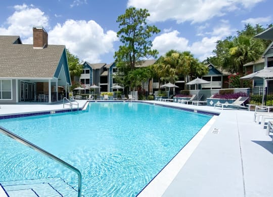 Twelve Oaks Sparking Pool