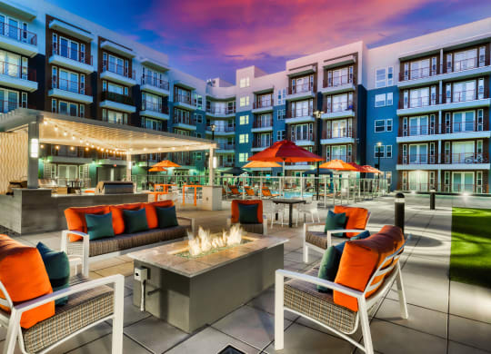 Outdoor Sitting Area at The Rey Downtown Apartments, Phoenix, AZ