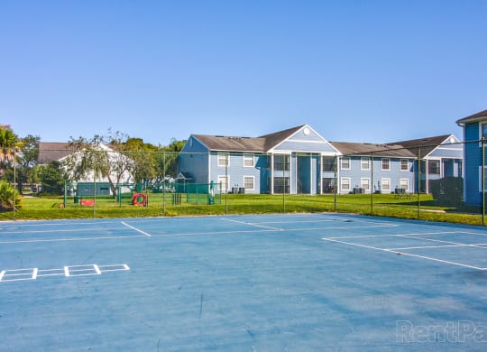 The Commons Apartments in Tampa Florida photo of tennis court