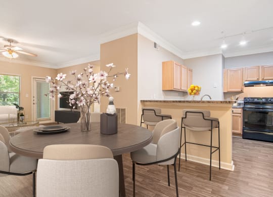 The Asher at Sugarloaf apartments in Lawrenceville Georgia photo of dining area