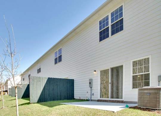 Harris Trail Luxury Townhomes for rent Richmond Hill, GA photo of back yard area of townhome