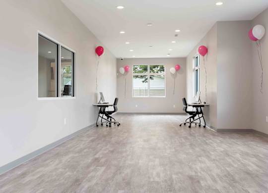 Business center with workstations and high-speed internet at Hunters Pointe apartments in Charlotte, NC 28213, near UNC Charlotte.