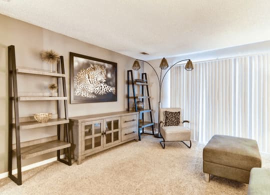 Wyndcliff Galleria Apartments Smyrna Ga spacious living room