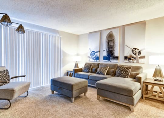 Wyndcliff Galleria Apartments Smyrna Ga spacious living room