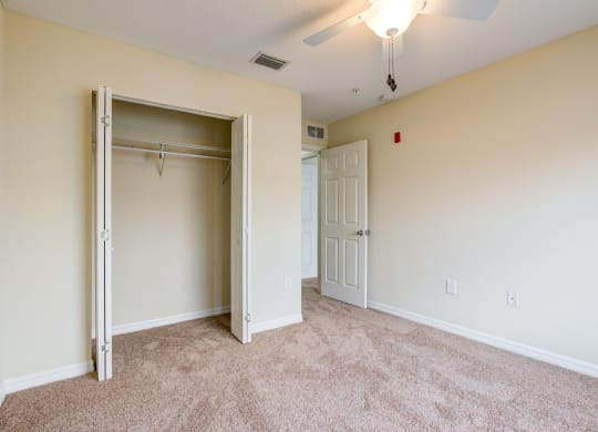 The Commons Apartments in Tampa Florida Photo Of a bedroom with a closet and a ceiling fan