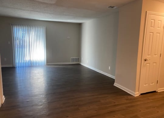 Wyndcliff Galleria Apartments Smyrna Ga spcacious living room