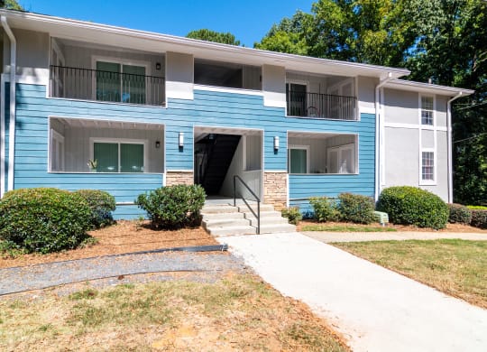 Wyndcliff Galleria Apartments Smyrna Ga Building exterior with large yard