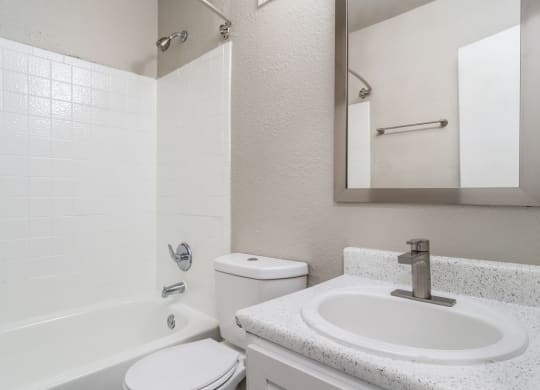 Wyndcliff Galleria Apartments Smyrna Ga modern bathroom
