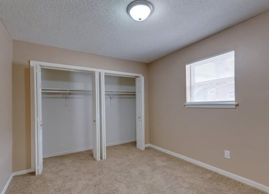 large closets in Wichita KS one bedroom apartment