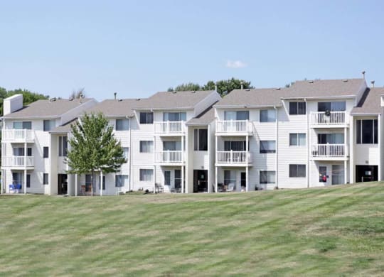 exterior of community at georgetowne apartments in omaha