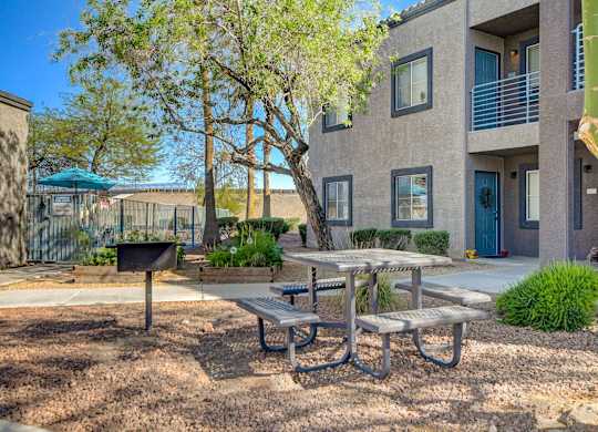 Picnic Area at The 95 Apartments, Las Vegas, NV, 89129