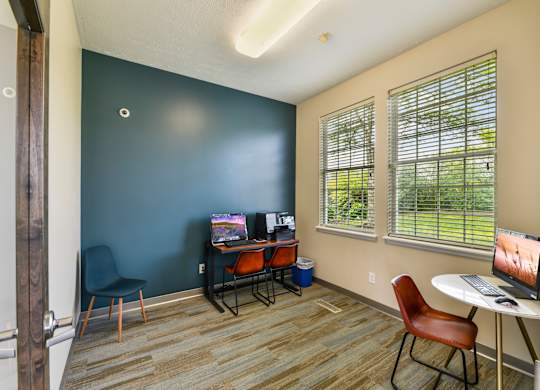 Patchen Oaks Apartments - Business Center