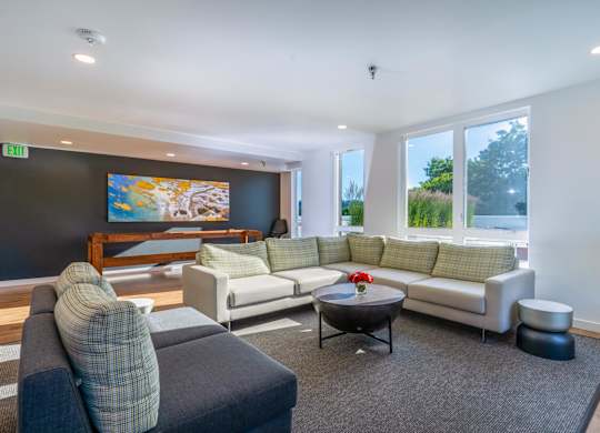 edition tv lounge