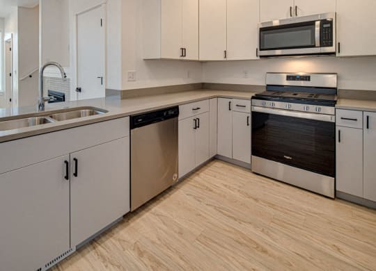 Outpost_44_Bend_OR_Townhomes_Interior_InsideKitchen