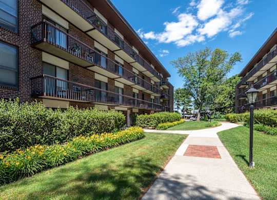 Quincy commons manicured landscaping and shrubbery between buildings