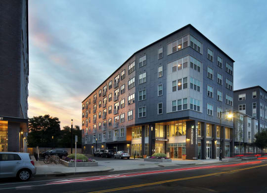 a large building on a city street