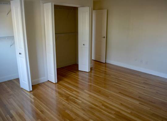Closet Quincy Commons Apartments
