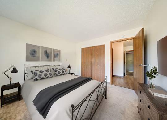 Furnished bedroom at Edinlake Apartments, Edinboro