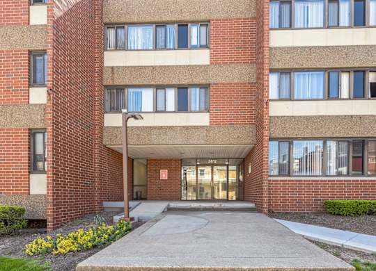 Entrance of Bates Hill Apartments Pittsburgh, Pennsylvania