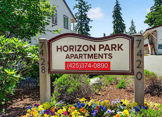 A sign for Horizon Park Apartments with a phone number on it.