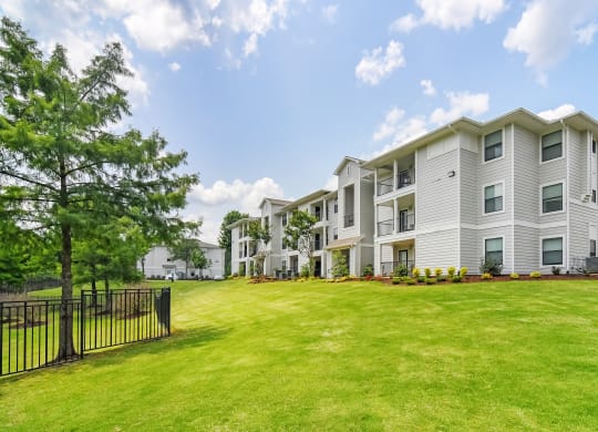 exterior view of lawn and buildings at The Azul Apartment Homes in Oxford, MS 38655